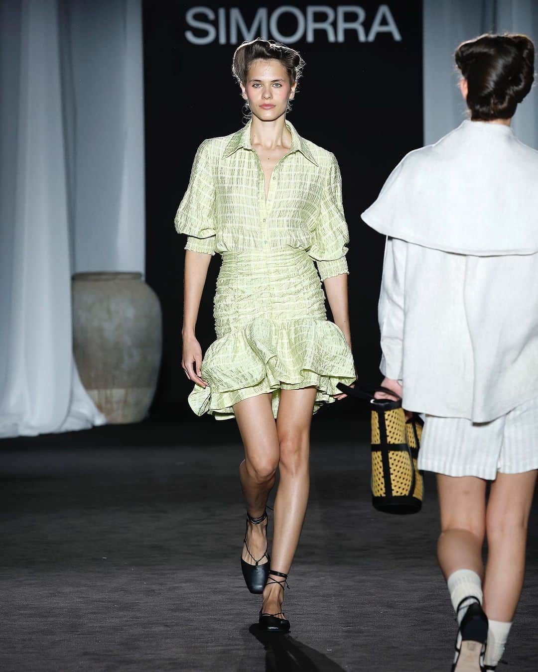 ハビエルシモーラさんのインスタグラム写真 - (ハビエルシモーラInstagram)「080 Fashion Show | IN-TOCUH SS23 by SIMORRA presented at @080bcnfashion @esma.events  Thanks to @alohas @pardohats 🤍  #SIMORRA #SIMORRASS23 #In-touch #080bcnfashion #080barcelonafashion #080bcn」5月16日 1時14分 - simorraofficial