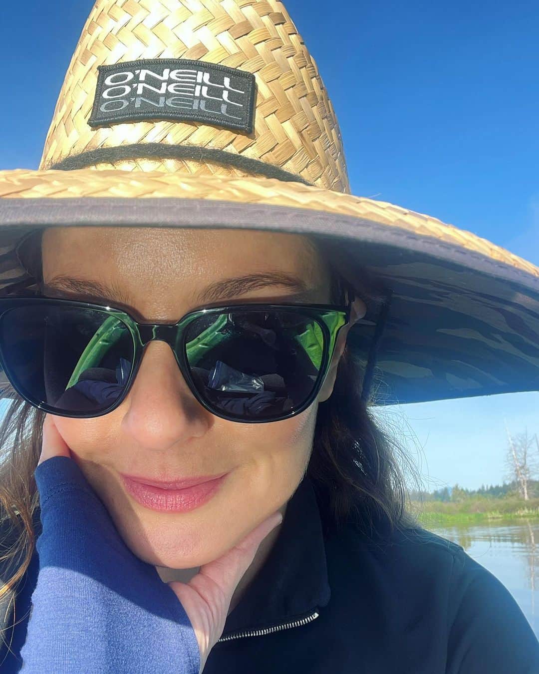 サラ・ウェイン・キャリーズのインスタグラム：「happy monday 💙 may what lies ahead be peaceful」