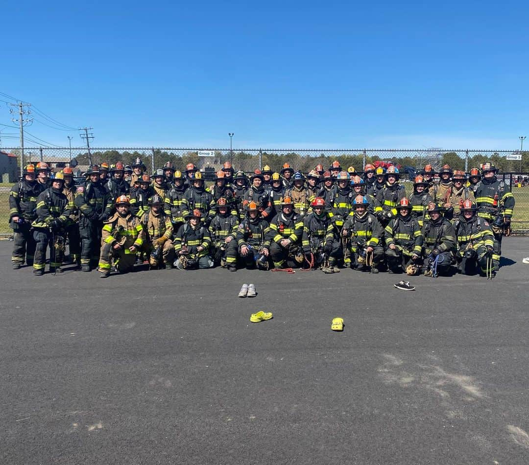 ジョニー・リー・ミラーのインスタグラム：「Today I qualified as a Firefighter 1 after a 5 month course at Suffolk County Fire Academy. Huge thank you to all the instructors, but especially Chief Sicilian, who took great care of class 2, and never got mad at us (externally). Can’t wait to serve the community I love on Fire Island NY.」