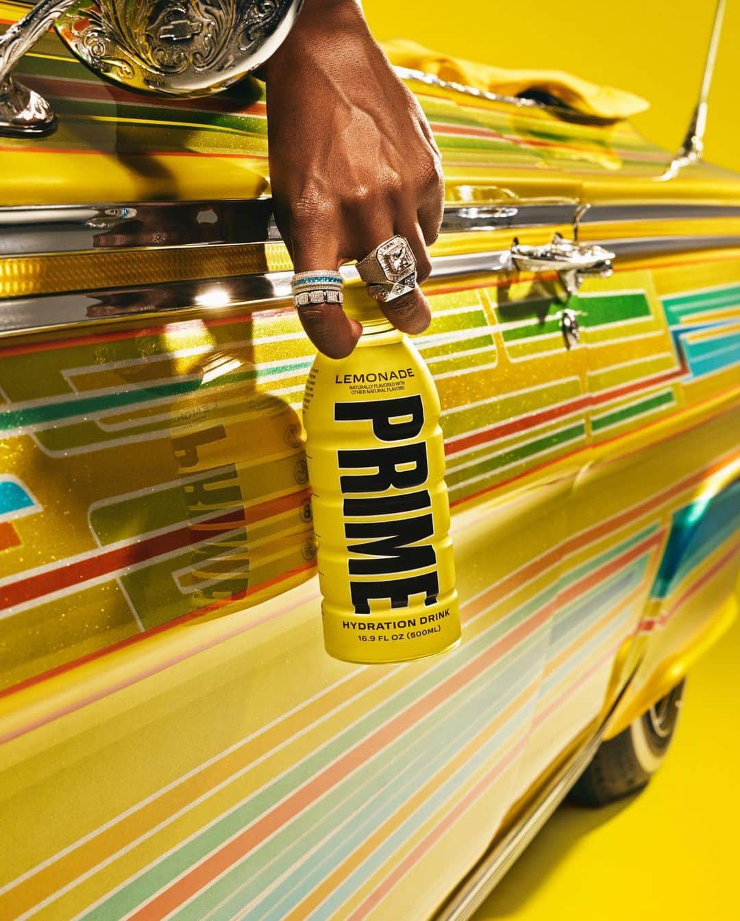 ローガン・ポールさんのインスタグラム写真 - (ローガン・ポールInstagram)「Best flavor yet. @drinkprime Lemonade, just in time for summer ☀️」5月16日 2時02分 - loganpaul