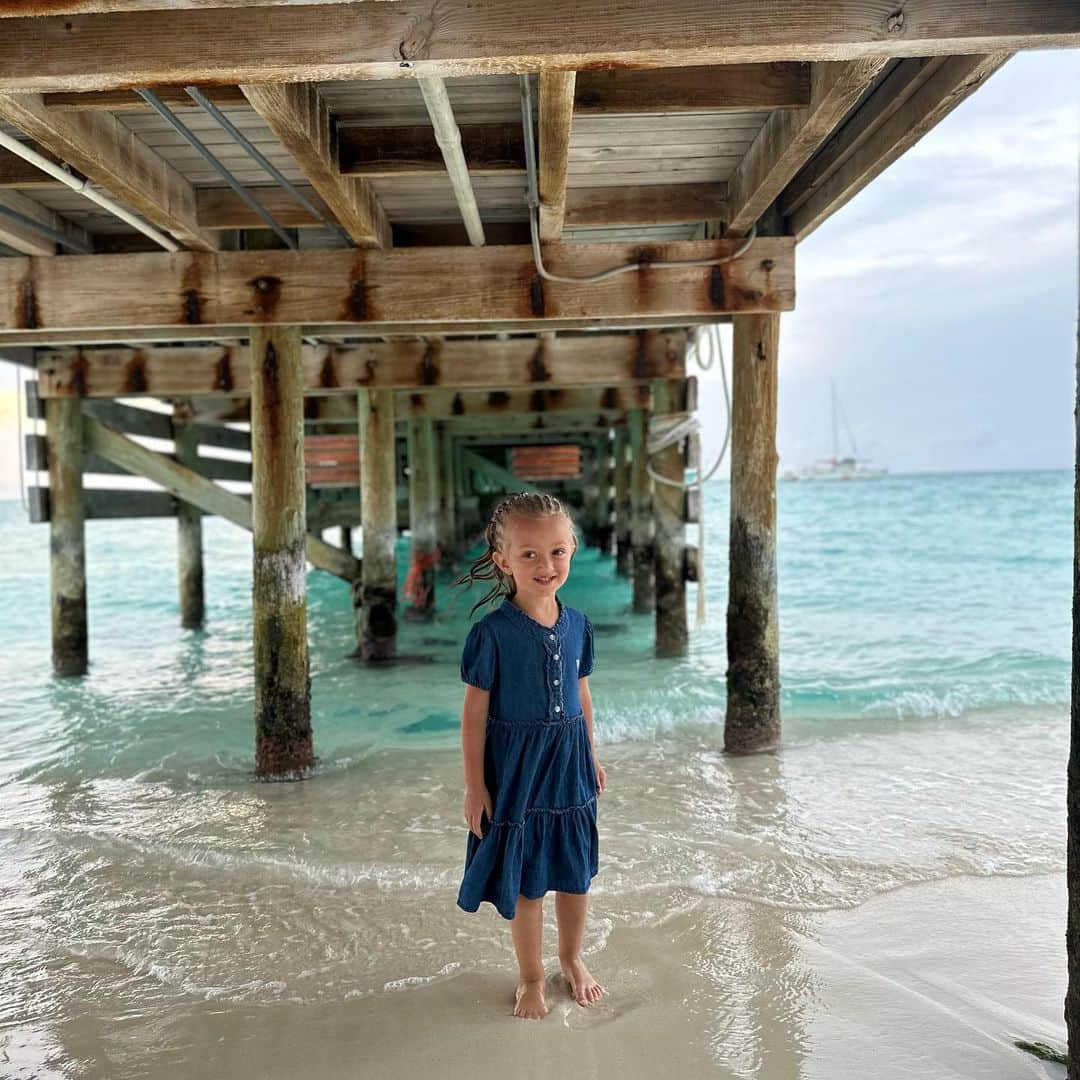 ジェイミー・レイさんのインスタグラム写真 - (ジェイミー・レイInstagram)「Sun kissed ☀️  #turksandcaicos #islands #travelwithkids」5月16日 1時58分 - jamieraelawrence