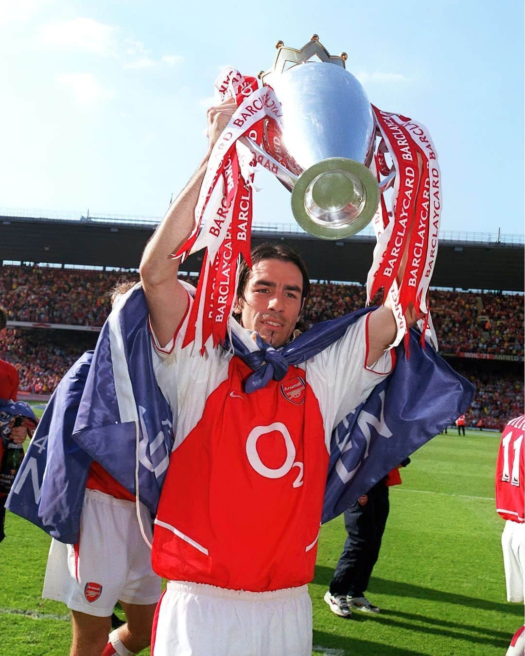 ロベール・ピレスのインスタグラム：「19 years ago today, we have become Invincibles ! @arsenal 🔴⚪️」