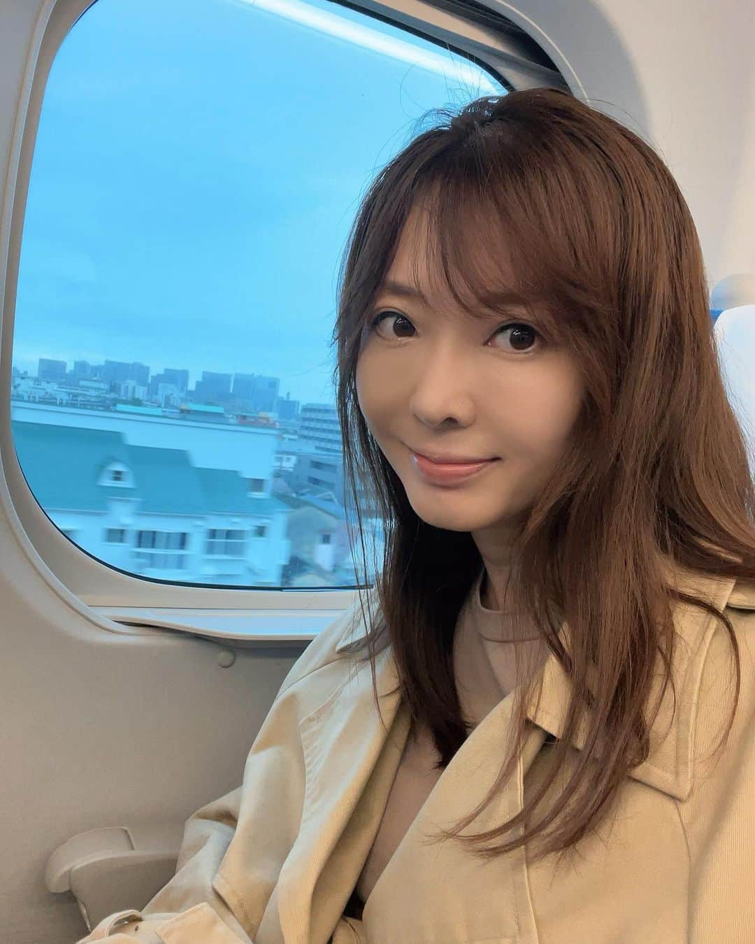 高村凛のインスタグラム：「撮影で京都へ🚄  京都へMVの撮影に行きました🫶  海外のアーティストさんで面白い撮影でした😂💜  全部英語で懐かしい感じ🤭  監督とスタッフもキャストさんもみんないい人だった💕  またみんなと会えたら嬉しいなぁ💜🫶  #撮影#京都#shooting  🫶🫶🫶🫶🫶🫶🫶🫶🫶🫶🫶  Go to Kyoto for a photo shoot🚄  I went to Kyoto to shoot a music video🫶  It was an interesting photo shoot by an international artist😂💜  Everything feels nostalgic in English🤭  The director, staff, and cast were all good people💕  It would be great if I could meet everyone again💜🫶  #photographing #Kyoto #shooting」