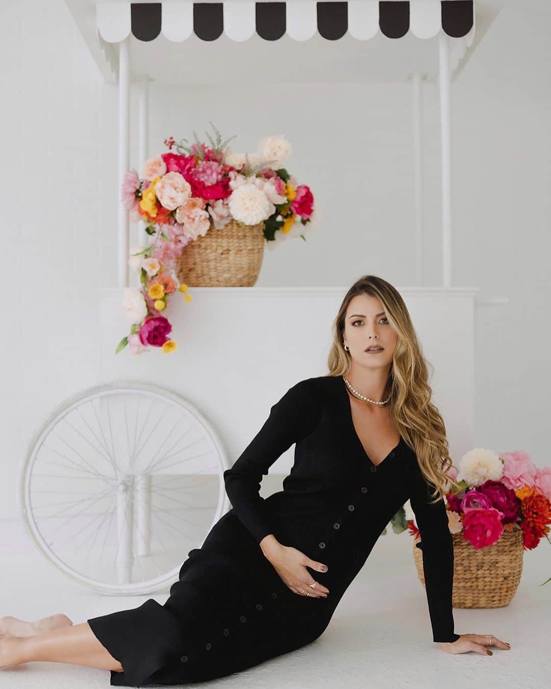 ステファニア・フェルナンデスのインスタグラム：「Pasarán los años me decían … Y si pasaron y seguirán pasando Dios mediante me de muchos de vida para disfrutar de mi familia 🥰  Ya no soy la muchacha de 18 añitos que ganó el Miss Universo, de esa niña quedan las ganas de comerse el mundo, pero hoy soy una mujer de 32 años con metas y objetivos mas claros y con el mejor motor de motivación: Mis hijos 👶🏻💙」