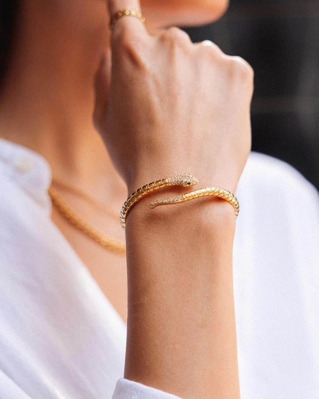 ナイアラヤのインスタグラム：「Mother’s Day is over but that doesn’t mean you can’t treat the special women in your life! Our hand-crafted bangles are the perfect gift to say “I love you”.」