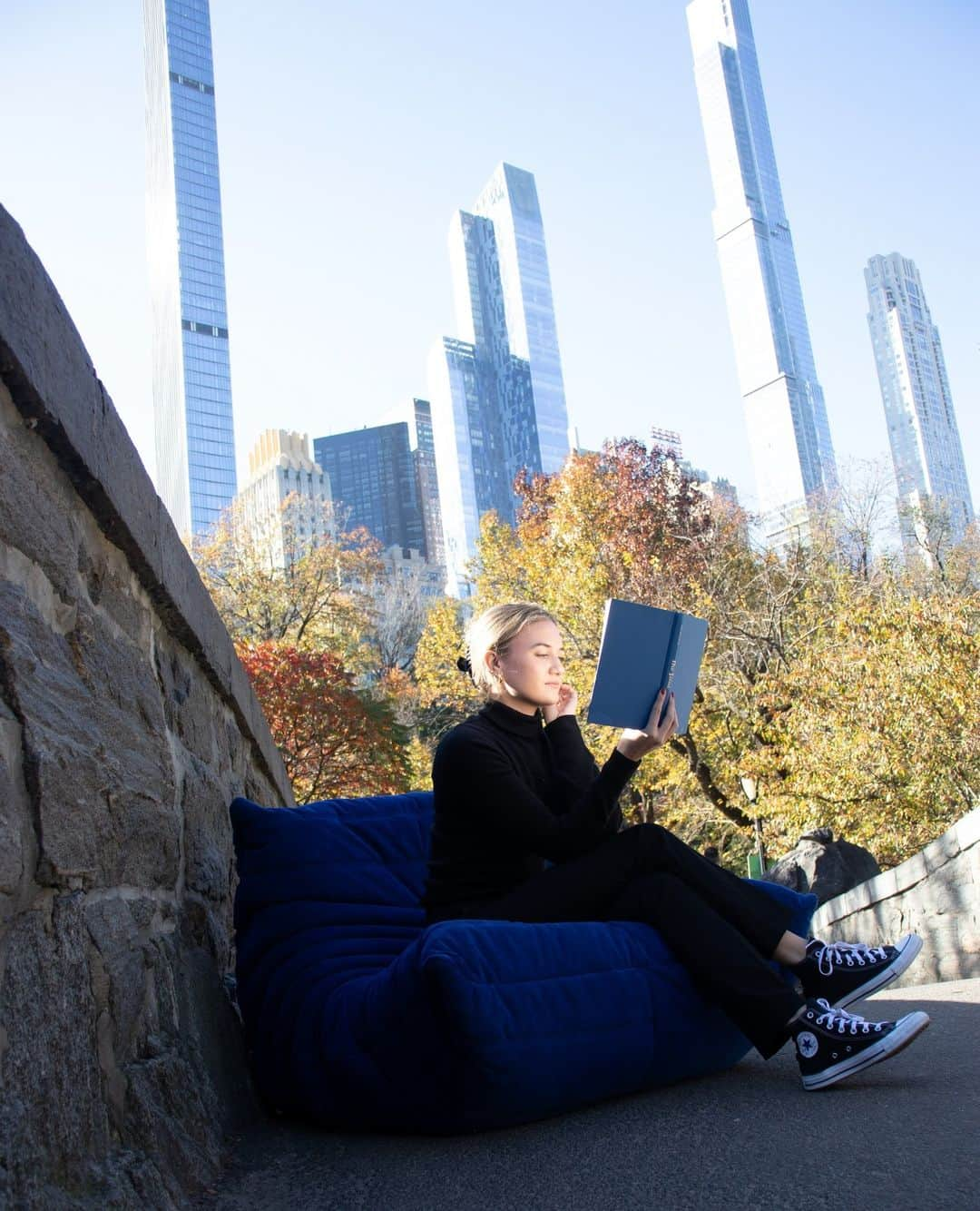 Ligne Rosetさんのインスタグラム写真 - (Ligne RosetInstagram)「The perfect place to perch and catch up on reading - even in Central Park.」5月16日 3時01分 - ligneroset