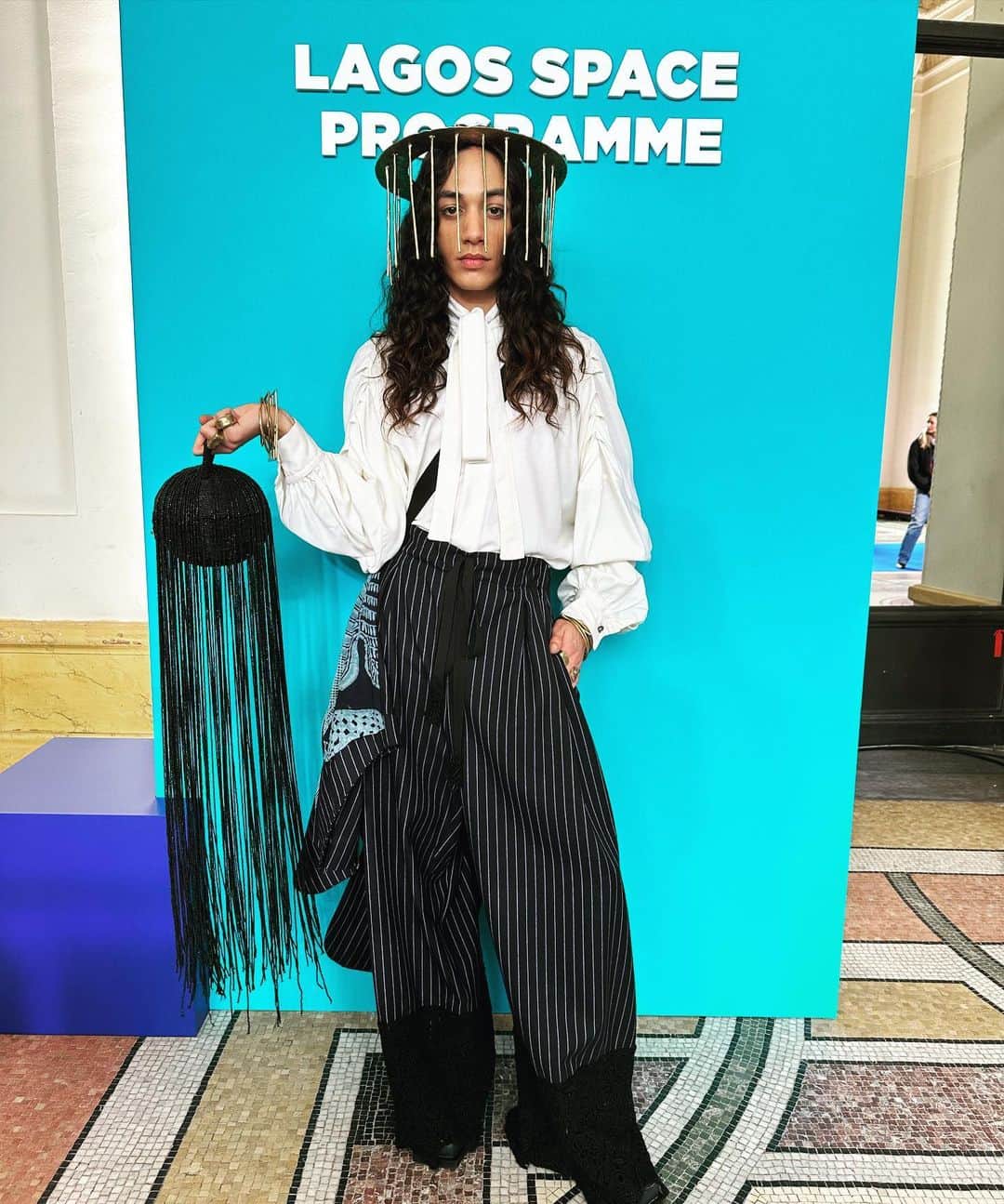 カロリーヌ・ド・メグレのインスタグラム：「Congratulations to the 8 finalists of the #WoolmarkPrize and congratulations to @lagosspaceprogramme for winning the Prize and to @a.roegehove for winning the Karl Lagerfeld innovation prize! It was an honor to be part of the jury」