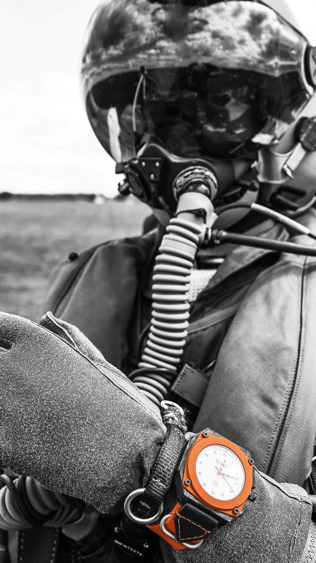 のインスタグラム：「Zero/zero ejection test: Limited Edition MB Viper 🪂  A zero/zero ejection test is one of the closest representations of a real life ejection. The test manikin, with watch strapped to its wrist, is propelled from 0 to 120ft in 2 seconds while experiencing forces up to 15G. The Limited Edition Bremont MB Viper has therefore been designed, developed and built in partnership with British aviation company @eject_eject to withstand anything a pilot might endure in a live ejection.  Learn more about the MB Viper and testing at bremont.com/social/mb-viper  #Viper #MBViper #Watches #Bremont #BremontWatch #Watchesofinstagram #ejecteject #martinbaker #ejection #pilot #pilotswatch #ejectiontesting #watchreel」