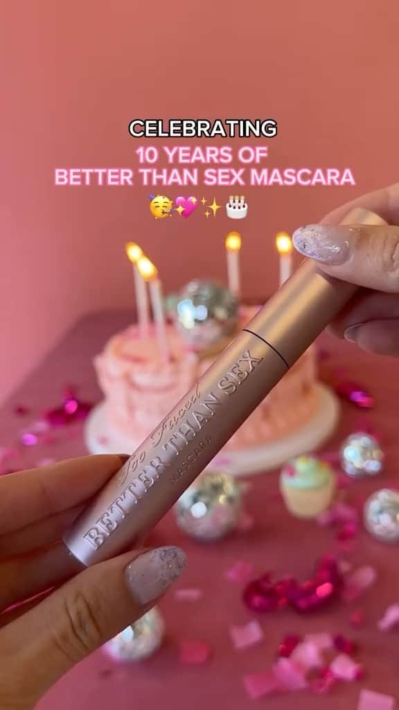 Too Facedのインスタグラム：「Celebrating a decade of mind-blowing lashes! 🥳😍💖 Our iconic Better Than Sex Mascara is turning 10! ✨🎂 #toofaced #tfcrueltyfree #betterthansexmascara」