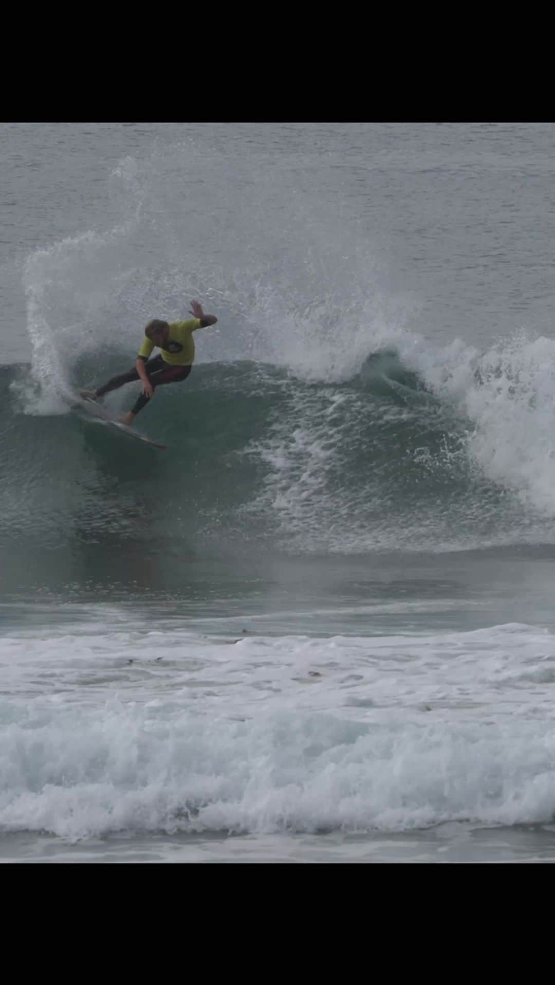 のインスタグラム：「Such a sick day doing a scrimmage with the @2percent_surf crew and @surfing_nsw. Thanks for having us fellas!  🇺🇸 🇦🇺   🎥 @eetronn   🏄🏼 5’9 Sub- Driver black sheep technology」