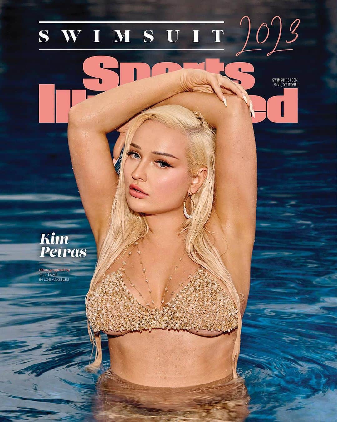 Sports Illustrated Swimsuitさんのインスタグラム写真 - (Sports Illustrated SwimsuitInstagram)「Brooks Nader is back for another year of #SISwim but this time on the COVER! From paving her own path in the fashion space to reminding us all that “you are the CEO of your own life”, Brooks is making 2023 a year for the record books one day at a time. See what year five of Brooks Nader and SI Swimsuit has in store for you at the link in our bio.   Photographer: @jamesmacari Editor in Chief: @mj_day Hair: @adammaclay  Makeup: @tracymurphymua Styling: @margotzamet Production: @cindiblairproductions  Location: @godomrep @siresortsdr @siresorts  PR/Talent: @sevaneveritt Swimsuit: @matthewbruch Earrings: @electricpicks x @brooksnader」5月16日 3時59分 - si_swimsuit