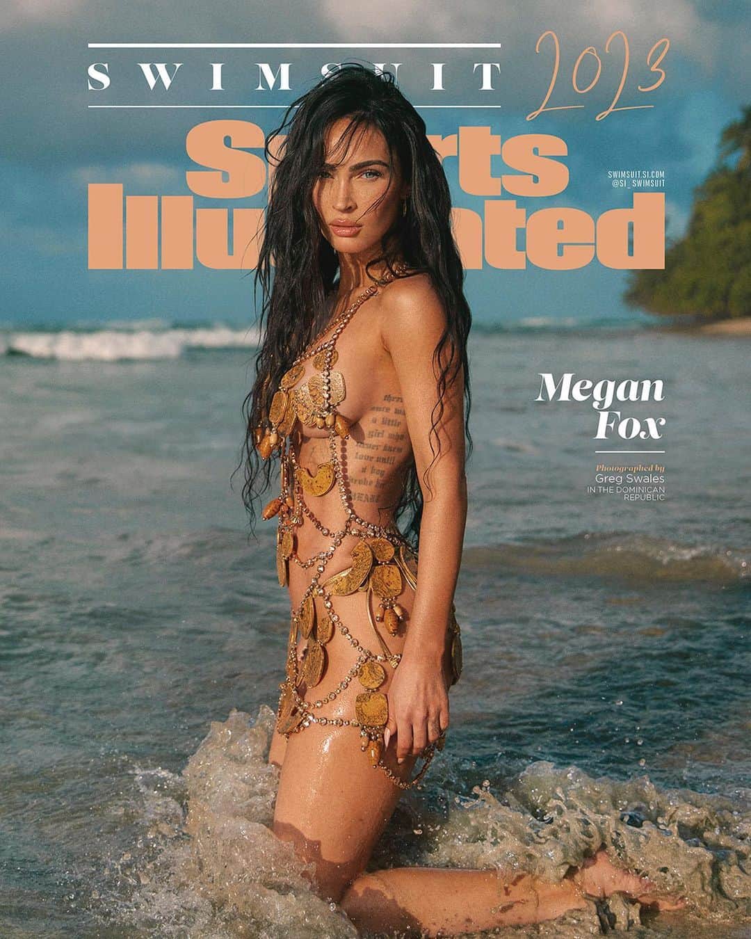 Sports Illustrated Swimsuitさんのインスタグラム写真 - (Sports Illustrated SwimsuitInstagram)「Brooks Nader is back for another year of #SISwim but this time on the COVER! From paving her own path in the fashion space to reminding us all that “you are the CEO of your own life”, Brooks is making 2023 a year for the record books one day at a time. See what year five of Brooks Nader and SI Swimsuit has in store for you at the link in our bio.   Photographer: @jamesmacari Editor in Chief: @mj_day Hair: @adammaclay  Makeup: @tracymurphymua Styling: @margotzamet Production: @cindiblairproductions  Location: @godomrep @siresortsdr @siresorts  PR/Talent: @sevaneveritt Swimsuit: @matthewbruch Earrings: @electricpicks x @brooksnader」5月16日 3時59分 - si_swimsuit