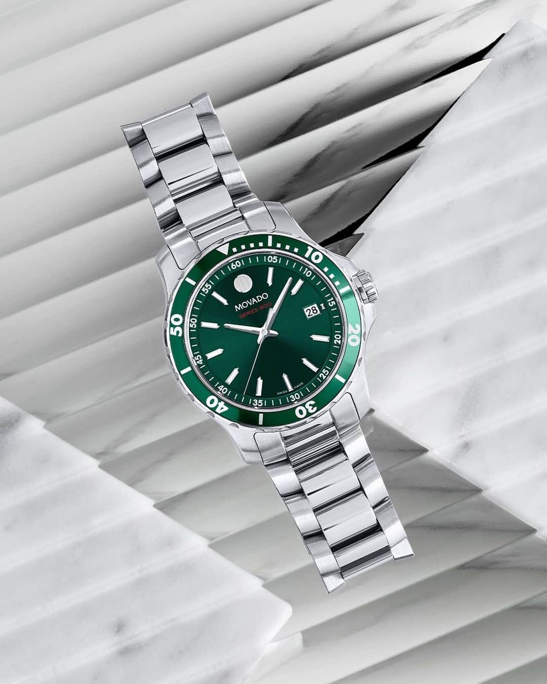 モバードのインスタグラム：「Iconic sport design meets masterful swiss craftmanship. Shop this #Series800 with stunning green-tone dial on Movado.com!」