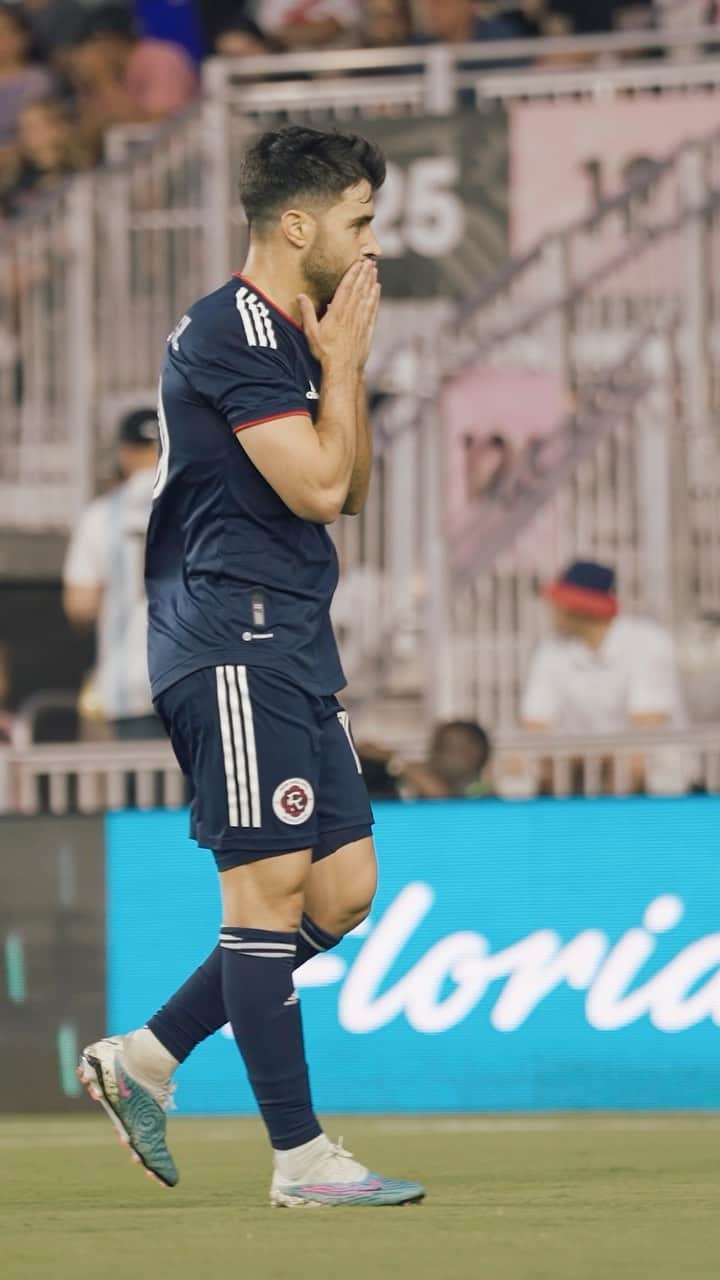 カルレス・ヒルのインスタグラム：「“Like a knife through butter!” 🧈⚽️」