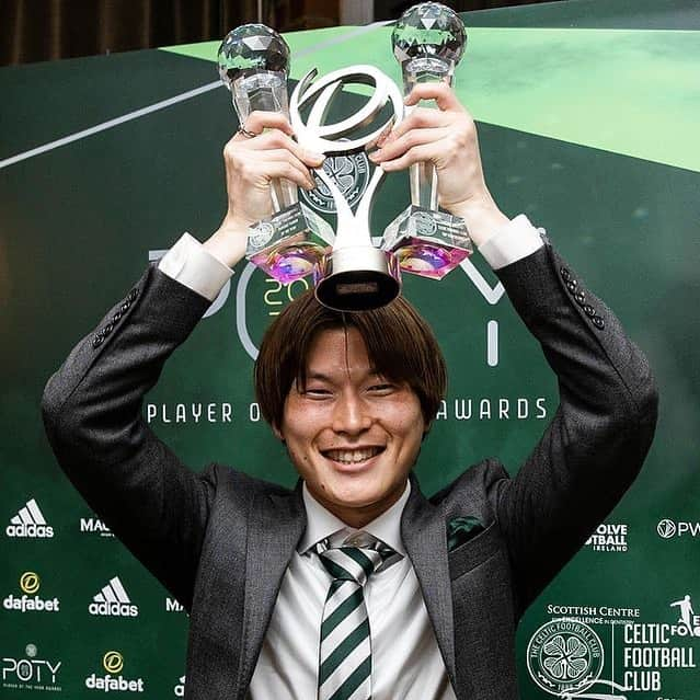 古橋亨梧のインスタグラム：「A night to remember ✨  Thanks to my awesome teammates and the club for this unforgettable evening.🏆  Without you none of this would have been possible 🙏🏻  #CelticPOTY #CELTIC」