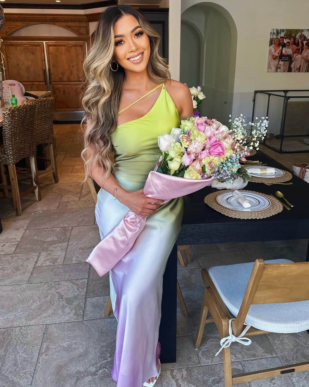 リアン Vのインスタグラム：「Yesterday was so special 💐🥹  Grateful for these moments in life 💕  Dress: @zara」
