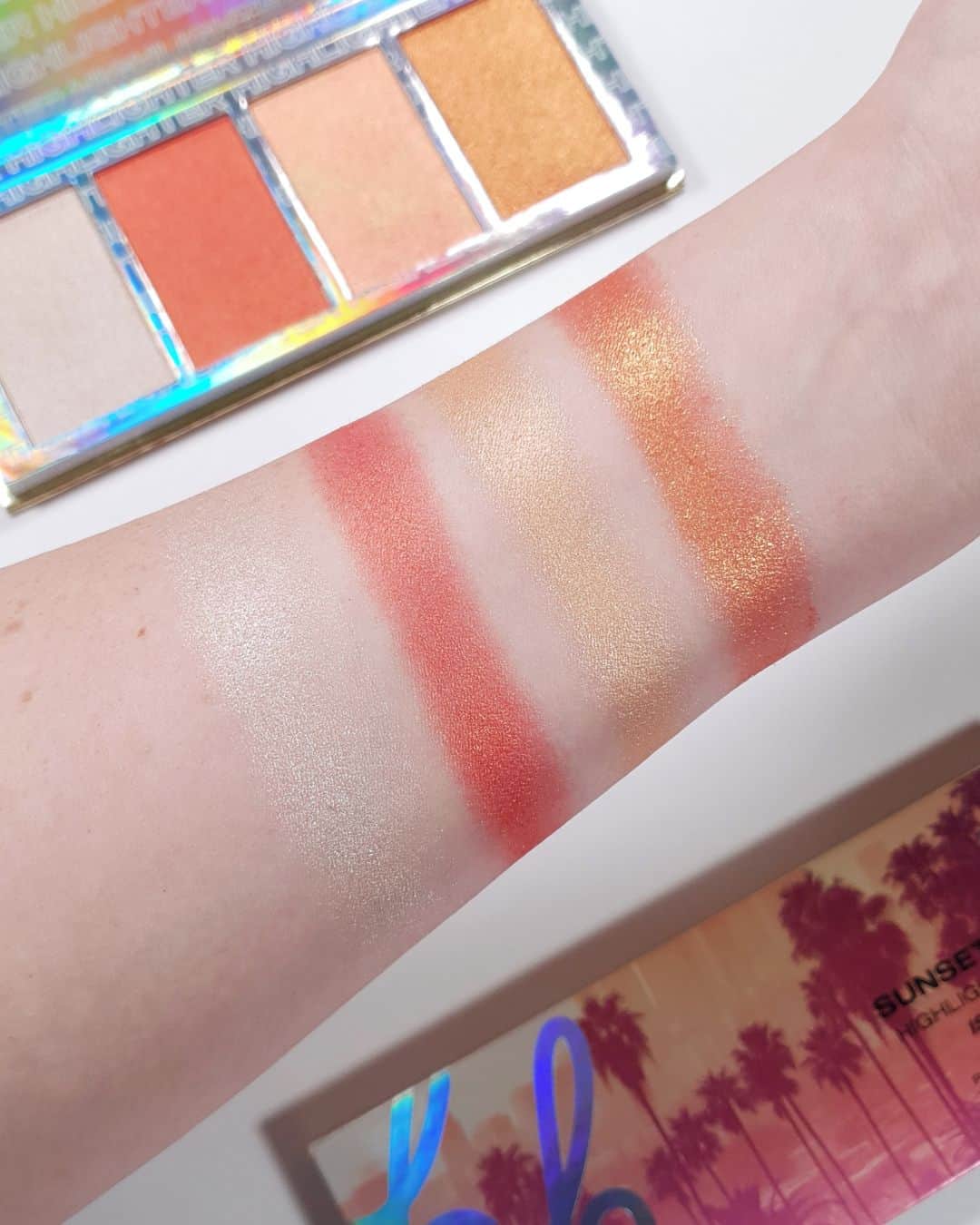 BH Cosmeticsのインスタグラム：「The ultimate palette for golden-hour selfies doesn't exi -... or so you thought 🔥🤯 Get snatched and pop those cheeks out with warm and luminous hues from the NEW Sunset Glow Highlighter Palette 🎴 Leave a 😍 in the comments if you want to try this new drop! 👇⁣ ⁣ 🌱 Vegan 🐰 Cruelty-Free 🧼 Clean Ingredients⁣ ⁣ #bhcosmetics」