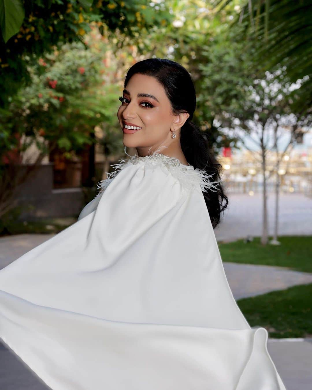 Khairiah Abulabanのインスタグラム：「من تصوير بنات الشرقية الحلوين✨   @naf_photoo   Stylist @dareenalyawar  Outfit @lum_bylamataher  Jwelery @chopard @attarunited  Makeup @abrarmakeupbeauty  Hair @hairstyle_fofo  Shoes @jimmychoo」