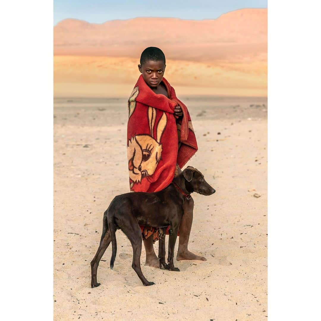 スティーブ・マカリーのインスタグラム：「Himba shepherd, Namibia, 2023.」