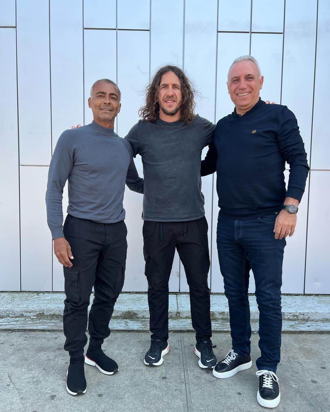 カルレス・プジョルのインスタグラム：「Con dos ídolos de mi niñez! 🙌🙌  Visca el Barça 💙❤️」