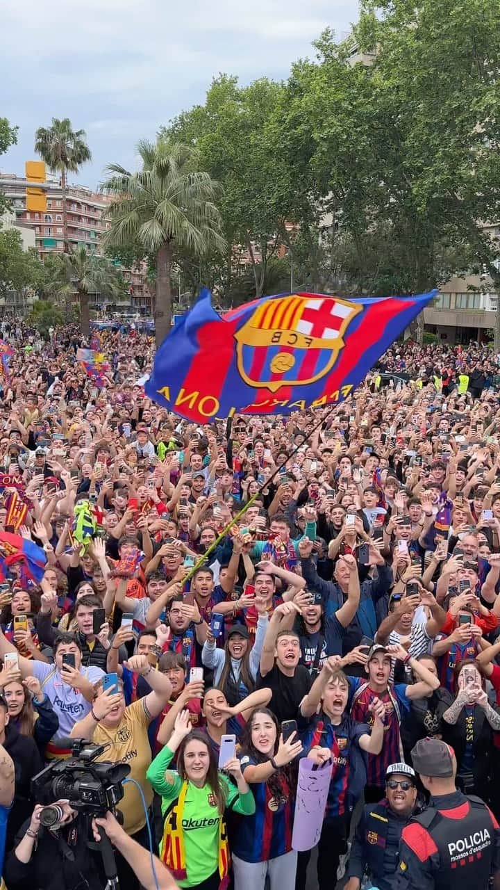 セルジ・ロベルトのインスタグラム：「GRÀCIES CULERS ❤️💙」