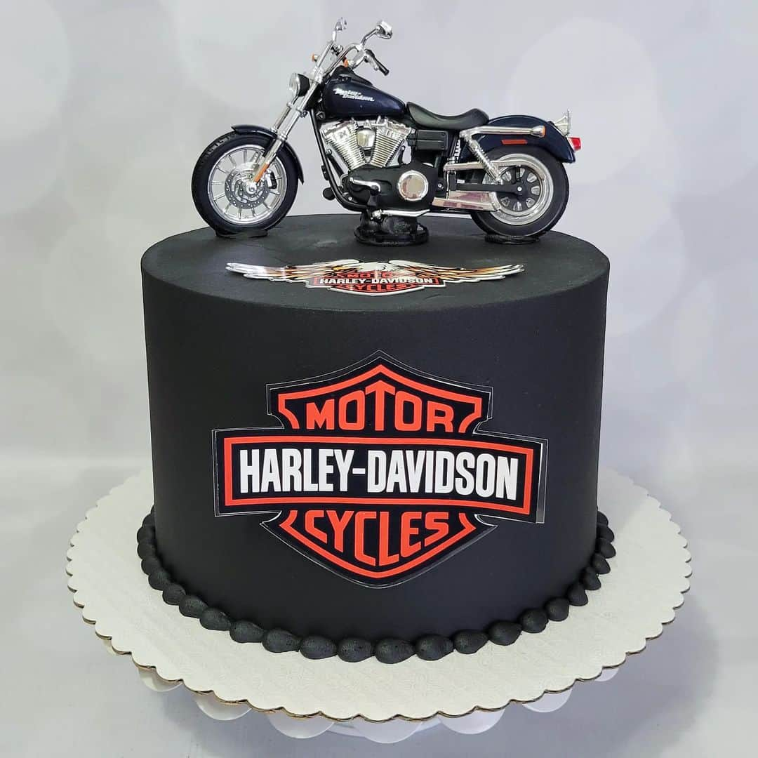 Honey Bee Cakesのインスタグラム：「Motorcycle Cake Logos by @thekreationstation.915」