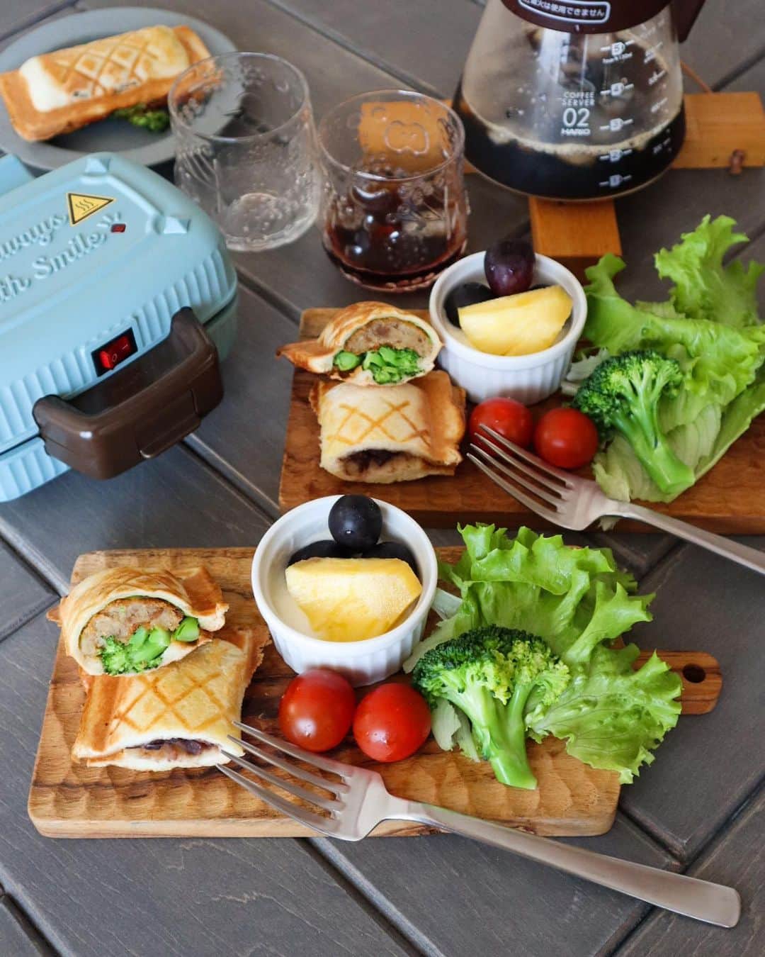 ai ˖◛⁺⑅♡のインスタグラム：「2023.5.16 ・ お肉屋さんのコロッケって とても魅力的♡ ついつい買いすぎて 残ったコロッケで ホットサンド これもまた旨し！ ・ 朝ごはん -ホットサンド （コロッケ・あんバター） -サラダ -フルーツヨーグルト -アイスコーヒー ・ レコルト×フーディストパークのコラボ広告企画に参加しています レコルト プレスサンドメーカーミニをモニタープレゼントいただきました ・ ・ #レコルト#プレスサンドメーカーミニ#フーディストモニター#ホットサンド#コロッケサンド #おうちモーニング#あさごはん#朝食#朝ご飯#朝ごはん#朝ごパン#モーニング#フーディーテーブル#おうちごはんlover#breakfast#tomiz#wp_deli_japan#igersjp#朝時間#locari#cotta#macaroni#foodpics#foodporn#おうちカフェ#おうち時間#手作りの暮らし#てづくりごはん365#手作りごはん#イイホシユミコ」