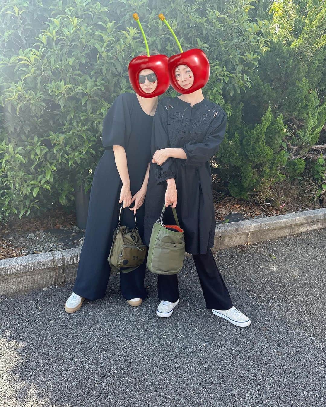 EMIのインスタグラム：「⭐︎ 今日は色丸かぶりだった🍒 #誰w」