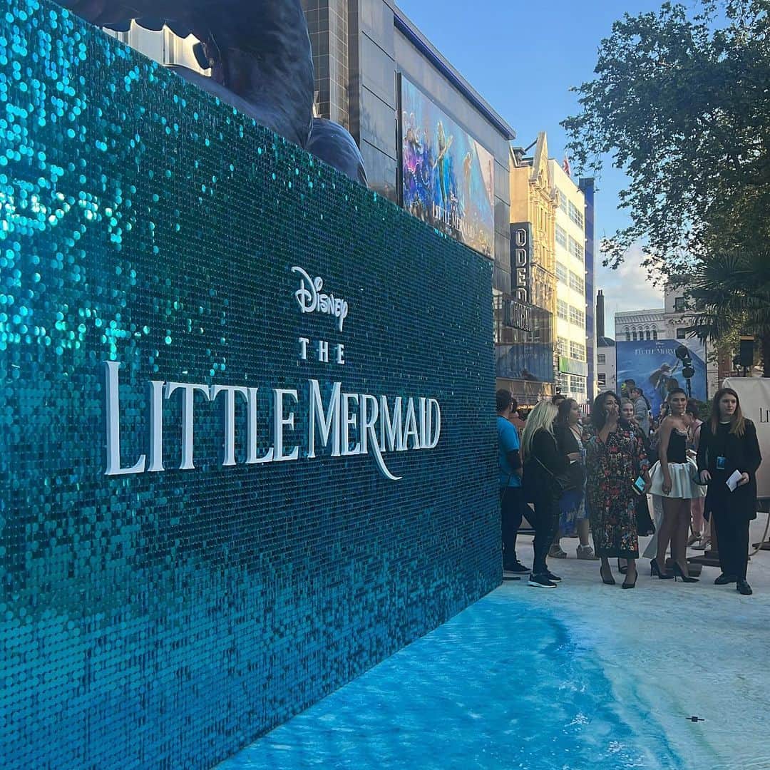 Jessica Wrightさんのインスタグラム写真 - (Jessica WrightInstagram)「I got to be a part of your world 🐚🧜🏼‍♀️✨  Childhood dream come true last night.  @disneystudiosuk  @concordemedialondon  The Little Mermaid Uk premiere, a magical evening & the most incredible film. I had goosebumps from the tube to the carpet & until I got home ✨ It was always my favourite Disney film, & this one did not disappoint, WOW! The music, the cast, the effects were unbelievable & @hallebailey voice & performance were breathtaking ! An absolute must see 🧜🏼‍♀️ #thelittlemermaid Dress - @debrachigwell」5月16日 16時57分 - jesswright77