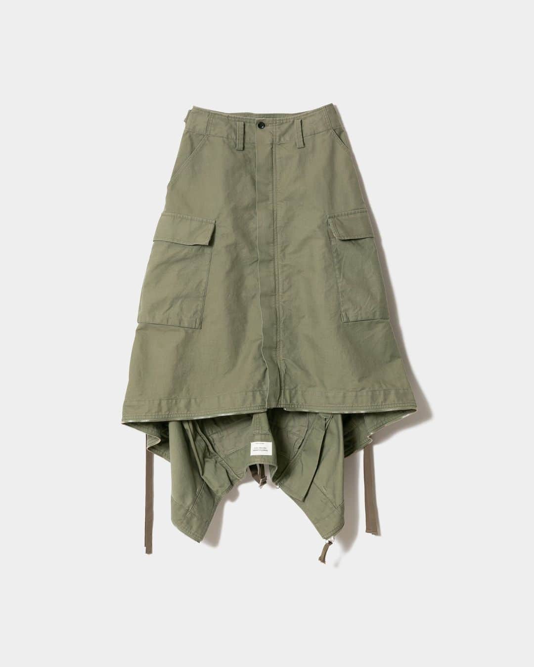のインスタグラム：「#preorder⁠ Summer 2023 Collection ⁠ Side-C Vol.9 "A NEW WAY OF CONNECTING"⁠ ⁠ DOUBLE-END military Collection pieces are now available for pre-order. 10 June Launch online and in stores. ⁠ ⁠ ⁠ Summer 2023 Collectionテーマを象徴するショーピースが入荷します。上下反転で着用が可能なパターン設計”DOUBLE-END”を活かしたアイテムは、普遍的なミリタリーアイテムを逆さまに着用すると、つながりや調和を象徴するドレスアイテムに変化します。⁠ ⁠ 5/16（火）オンラインストアにて予約開始。⁠ 6/10（土）直営全店発売予定。⁠ ⁠ ⁠ □ double-end military cloth cargo skirt⁠ color : olive⁠ ⁠イギリス軍のPCSトラウザーズの特徴である斜めに入ったカーゴポケットを取り入れたひざ下丈カーゴスカートは、フロントファスナーを開くことで上下反転して着用することが可能です。逆さまに着用するとアメリカ空軍フライトパンツのディテールを取り入れたロングスカートに変化します。⁠ ⁠ This below-the-knee cargo skirt incorporates the slanted cargo pockets characteristic of British Army PCS trousers and can be worn upside down by opening the front fastener. When worn upside down, it transforms into a long skirt with details from USAF flight pants. ⁠ ⁠ ___⁠ ⁠ ⁠【beautiful people 直営店舗⁠】⁠⁠⁠⁠ ⁠ ■Online store⁠ www.beautiful-people.jp⁠ ⁠ ■Global Online store⁠ www.beautiful-people-creations-tokyo.com⁠ ⁠ ■ 青山店⁠⁠⁠⁠ 東京都港区南青山3-16-6⁠⁠⁠⁠ ⁠⁠⁠⁠ ■ 新宿伊勢丹店（ @restyle_tokyo_isetanmitsukoshi ）⁠⁠⁠⁠ 東京都新宿区新宿3-14-1 伊勢丹新宿店本館2階⁠⁠⁠⁠ TOKYOクローゼット/リ・スタイルTOKYO⁠⁠⁠⁠ ※三越伊勢丹リモートショッピングアプリからもお問い合わせ可⁠ ⁠⁠⁠⁠ ■ 渋谷PARCO店（ @parco_shibuya_official ）⁠⁠⁠⁠ 東京都渋谷区宇田川町15-1 渋谷パルコ 2F⁠⁠⁠⁠ ⁠⁠⁠⁠⁠⁠⁠⁠※メンズ対応サイズ展開中⁠ ⁠ ■ ジェイアール名古屋タカシマヤ店（@style_and_edit_nagoya ）⁠⁠⁠⁠ 愛知県名古屋市中村区名駅1丁目1番4号 ジェイアール名古屋タカシマヤ4階　モード＆トレンド「スタイル＆エディット」⁠⁠⁠⁠ ⁠⁠⁠⁠ ■⁠阪急うめだ店⁠⁠ (@hankyumode )⁠⁠⁠ 大阪府大阪市北区角田町8番7号 阪急うめだ本店 3階　モード⁠⁠⁠⁠ ⁠ ___⁠ ⁠ #beautifulpeople⁠⁠⁠ #ビューティフルピープル⁠⁠⁠ #creationstokyo⁠ #23ss #23summer⁠ #SideC ⁠ #ANEWWAYOFCONNECTING⁠ #DOUBLEEND⁠ #ダブルエンド⁠ #military #army #2way」