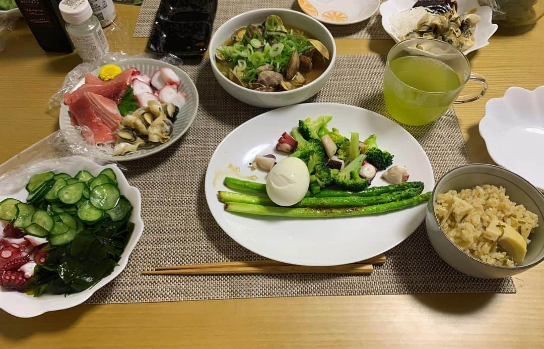 すうれろさんのインスタグラム写真 - (すうれろInstagram)「お父さんの健康ご飯が美味しすぎる🥹✨太りやすくならないようにとか、添加物をなるべく排除してたりとか凄すぎる🥹✨勉強になりまくる！ダイエットと持病改善に尽力してくれてる😭ちなみに昔は、料理まったくしませんでした🥺信じられないけど！  そして何故家族全員と絶縁状態になった私がお父さんと過ごしてるのかとかは、本日19時の動画で話してます🙇やっと動画更新できるようになった😍がんばっちゃいます♡」5月16日 17時00分 - suurero