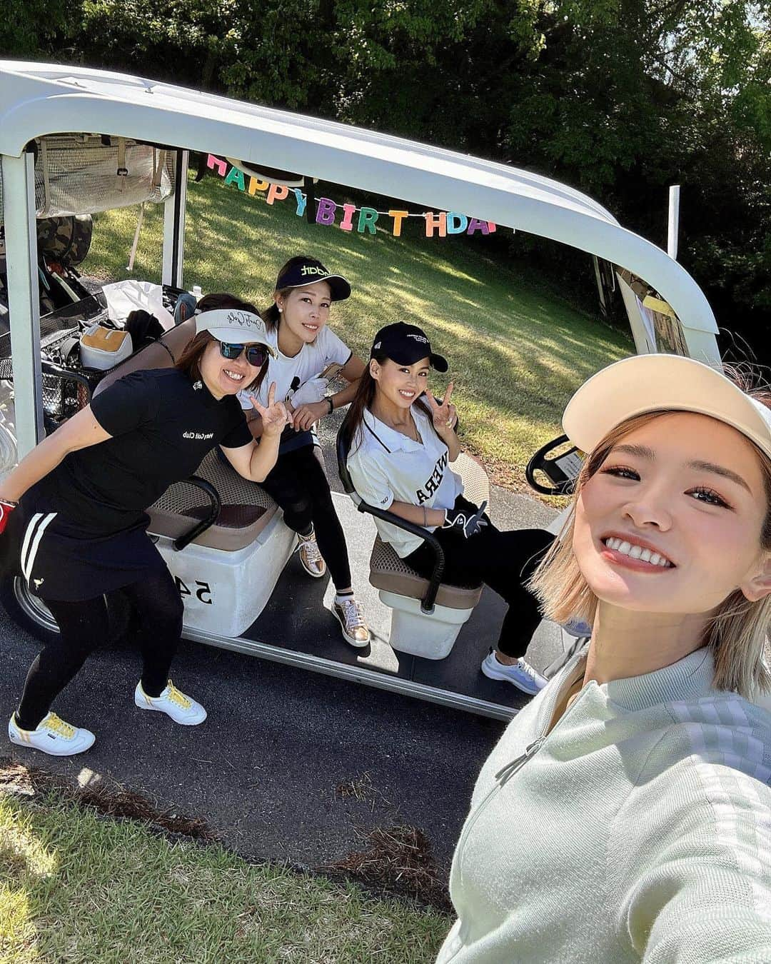 さえんまさんのインスタグラム写真 - (さえんまInstagram)「golf ❤︎❤︎❤︎ ARISA HBD ⛳️ @_arisaru73_ 💙💙💙 一緒にゴルフするの何年ぶりよ🤣 月に何回行くのってくらい ゴルフ漬けだったのが今となっちゃ懐かしいね🤣 関東と関西の距離が寂しいよ🥲笑  念願すぎるイリーさん @cupidiry やっとお会いできて嬉しい🙈 これからもよろしくお願いしますっ🥰 最高すぎる女子ラウンドでした🌻  なにより全部おねーちゃん　@4chi4chi_maru のおかげ🥺本当にありがとう🐥 楽しすぎたよぉ🫶 #おねーちゃんらぶ  初めてのメッチャ⛳️ これは行きまくるしかない。笑  そして @modartcnc の虜になったので 購入検討中😝✌️  #ゴルフ #ゴルフ女子 #ゴルフ日和 #ゴルフ復活 #ゴルフバカ #ゴルフウェア #ゴルフコーデ #バースデーラウンド #アディダス #addidas #golf #眉毛サロン #ブラジリアンワックス #バイオリニスト #パーソナルトレーニング #サロン経営 #女性経営者 #ゴルフコンペ #女子ラウンド #美容のお仕事 #眉毛 #まつげパーマ #まつえく #大阪眉毛サロン #眉サロン大阪 #ゴルフ熱復活 #hbd #海好き #出会いに感謝」5月16日 15時39分 - sae_yoshinari