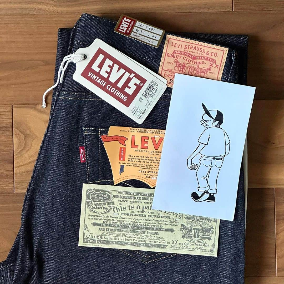 花井祐介さんのインスタグラム写真 - (花井祐介Instagram)「LEVI’S 501の150回目の誕生日にリーバイス原宿フラッグシップストアでワークショップを開催します。 中学生の時にドブ板通りのマルカワでB品の501を買って以来30年以上501を履いてきたので光栄の極みです。 当日は履き古した501でも新品の501でも501を持参して頂き、好きな場所にシルクスクリーンでプリントして、僕がアーキュエットと赤タブを描きます。  プリントは白と黒を用意するのでデニムの色が薄くても濃くても大丈夫です。 店内で他にもカスタムができる他、150年の歴史と貴重なアーカイブも展示されます。 是非遊びに来てください。  @levis_japan  「150th Anniversary 501®Experience」 期間：2023年5月13日（土）−5月28日（日） 場所：リーバイス® 原宿 フラッグシップストア _________________________  501® シルクスクリーンワークショップ with 花井祐介  501®150周年である2023年5月20日に、花井祐介さんによる501®ワークショップを開催！ 本企画のために描き下ろしたアートワークをシルクスクリーンプリントし、最後はアーティスト自らがアーキュエット・ステッチを描いてくれるという、Levi’s®ならではのスペシャルなワークショップ！  【開催日】 5/20（土）12:00-18:00（最終受付17:00）  当日11：00より整理券を配布。 ※定員の上限に達した場合は、時間内にお越しいただいてもワークショップに参加できない可能性がございます。ご了承ください。   【所要時間】 30分～1時間※混雑状況により前後いたします。   【持ち物】 501®ジーンズ ※当日店舗で購入したものでも、私物の501®どちらでも可   【ワークショップ費】 3,300円(税込）～  #150yearsof501  #ワークショップ #デニムワークショップ #501ワークショップ #リーバイス #levis501 #リーバイス501」5月16日 15時40分 - hanaiyusuke