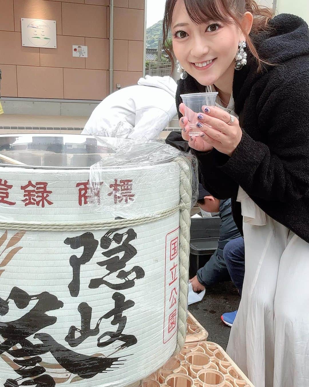 大河内美紗さんのインスタグラム写真 - (大河内美紗Instagram)「ついに隠岐の島へ❣️島まつりしげさ踊りパレード⭐️4年ぶりやっとの開催でとっても賑やかでした🤩千月会のみなさまと一緒に参加しました✨NHKタミウタでご一緒させていただいた隠岐島出身の民謡歌手ゆかりさんと再会❤️たくさん盛り上げてくださり嬉しかった🥰民謡のご縁🙌 #隠岐の島 #隠岐 #しげさ節 #民謡旅 #千月会 #民謡 #島根 #出雲 #境港 #西郷 #一畑電車 #一畑トラベル  #美保神社 #関の五本松」5月16日 15時43分 - misa_okochi