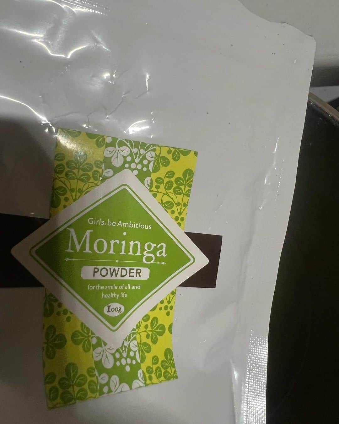 MOOMINのインスタグラム：「モリンガパウダーで玄米炊いてみました。 結論からいうと相性バッチリ👍 昨日はマグロポキ丼、本日はタコライス作ってみました。 めちゃくちゃ美味しぃ〜 ♪」