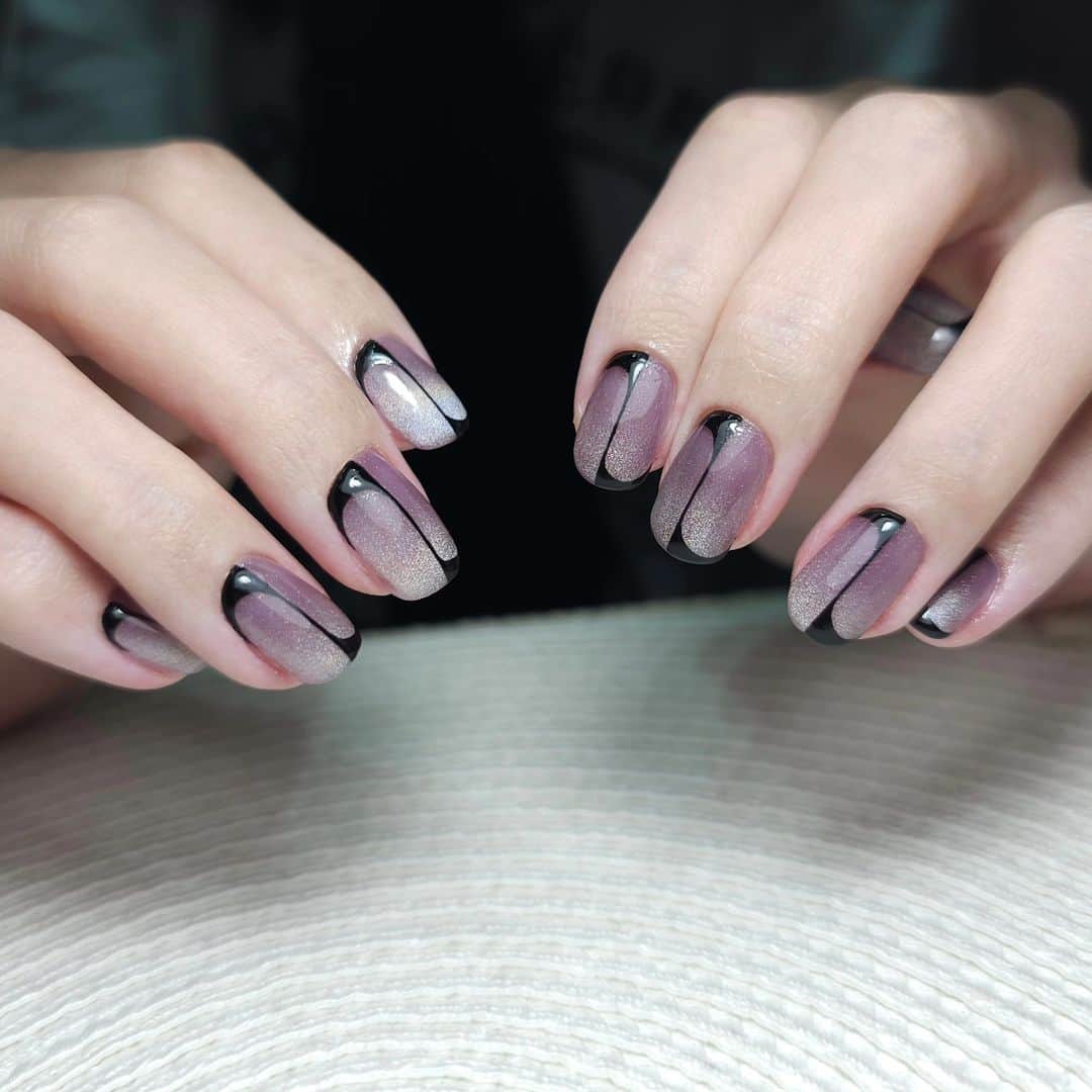 Yingのインスタグラム：「Base colour: PREGEL MUSE S341 Cat eye: Ruyiya Rainbow Cateye Non Wipe Top  Black art: PREGEL Art Liner Black and PREGEL Jet Black   Inspo: @nailsbyzola  SHOP: @nailwonderlandsg www.nailwonderland.com」