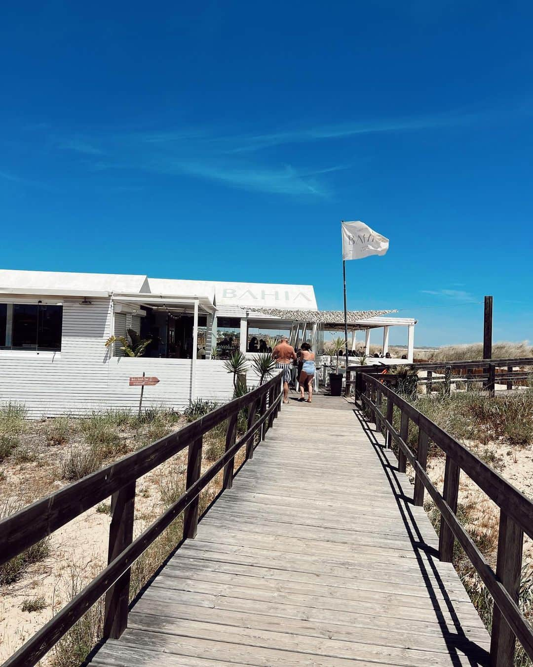 ルーシー・メックレンバーグさんのインスタグラム写真 - (ルーシー・メックレンバーグInstagram)「Beach lunch 🏖 @bahiabeachbarandrestaurant」5月16日 16時04分 - lucymeck1