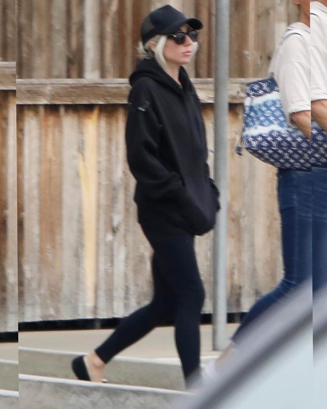 Just Jaredさんのインスタグラム写真 - (Just JaredInstagram)「Lady Gaga stayed undercover in all black while making a grocery run today in Malibu. We've got more pics on JustJared.com! #LadyGaga Photos: Backgrid」5月16日 16時06分 - justjared