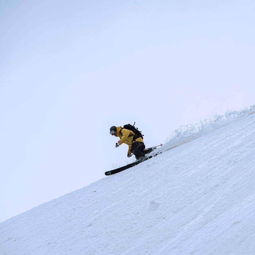 渡部暁斗さんのインスタグラム写真 - (渡部暁斗Instagram)「残雪の余韻  今年の春は量こそ少ないけど、気持ち良くスキーが走る良い雪ばかりでした😎  📸 @gomaniac  #livetoski #BeWhoYouAre #ski #telemark #hakubavalley #hakuba」5月16日 16時12分 - wtbakt