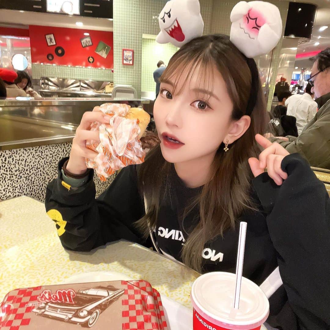 AYAさんのインスタグラム写真 - (AYAInstagram)「時差投稿すぎるけどさ 何年ぶりかにユニバ🌎いてきたの。  めっちゃ人いてびっくりしたってのと やっぱり何故か来るタイミングいつも ハロウィン🎃の時に行けないの😭💬  めっちゃハロウィンユニバでやりたーい😭😭！(笑)  今年こそは……(笑)何回これ言ってんだろう😅  #ユニバ#ユニバーサルスタジオジャパン  #ユニバフード#ユニバカチューシャ  #usj#テレサカチューシャ #ユニバ写真部」5月16日 16時28分 - _aya.x.26_