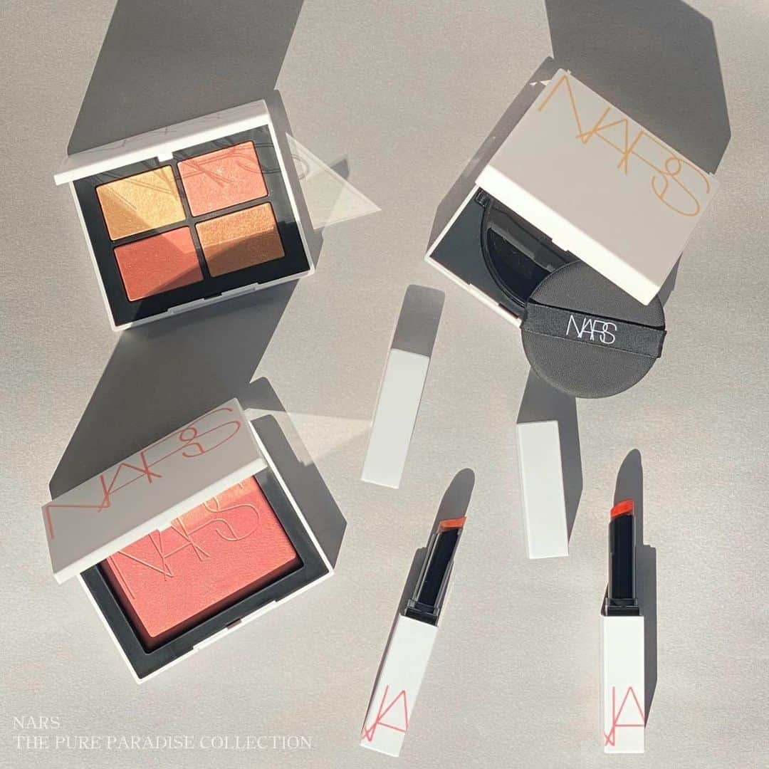 Fruit Gatheringさんのインスタグラム写真 - (Fruit GatheringInstagram)「【心もメーキャップも楽園へ誘う。NARS  PURE PARADISE COLLECTION】   NARS “PURE PARADISE COLLECTION” 楽園の秘めたる快楽からインスパイアされたアジア限定コレクション。 NARSの人気のアイテムや限定セットがピュアホワイトのパッケージに パステルカラーのロゴを施したエクスクルーシヴなデザインとなって登場。 アジア限定コレクションで夏のメイクアップを楽しんで。     2023年5月19日(金)発売 NARS ◆ライトリフレクティング　クワッドアイシャドー 【color】03176　￥6,710(税込) NARSのアイコニックなシェード”ORGASM” にインスパイアされた4シェードをひとつに詰め込んだ、限定クワッドアイシャドーパレット。ピュアホワイトのパッケージに、パステルパープルのNARSロゴを施したエクスクルーシヴデザイン。   ◆ライトリフレクティング　ブラッシュ 【color】03178　￥5,060(税込) ORGASMのブラッシュが、光の反射を利用してキラキラと輝く*新フォーミュラで登場。ピュアホワイトのコレクションパッケージに身を包んだ、オーバーサイズの限定ブラッシュ。   ◆ナチュラルラディアント　ロングウェア　クッションファンデーション　ケース ￥1,650(税込) ナチュラルラディアント ロングウェア クッションファンデーション専用の限定デザインケースが登場。 ※ファンデーション レフィルは付属しておりません   ◆パワーマット　リップスティック 各￥4,840(税込) 心地良いつけ心地と大胆な発色のパワーマット リップスティックに、ピュアホワイトのパッケージに身を包んだ新限定2シェードが登場。 【color】 ・103A ウォームベージュ ・137Aラスティオレンジレッド   ◆ライトリフレクティングセッティングパウダーセット 【color】03179　￥6,490(税込) 人気のアイテム、ライトリフレクティングセッティングパウダー プレスト Nが、パステルピンクのNARSロゴがあしらわれたピュアホワイトのパッケージでパフがセットになって登場。   *メイクアップ効果による ・・・・・・・・・・・・・・・・・・・・ #fruitgathering #フルーツギャザリング #コスメ好きさんと繋がりたい #コスメ好きな人と繋がりたい #メイク好きさんと繋がりたい #メイク好きな人と繋がりたい #美容 #化粧品 #コスメ好き #コスメ #コスメ部 #コスメ情報 #おすすめコスメ #限定コスメ #リップメイク #プレストパウダー #アイシャドウパレット #ベースメイクアイテム #セッティングパウダー #NARS #ナーズ #narscosmetics」5月18日 21時40分 - fruitgathering.jp