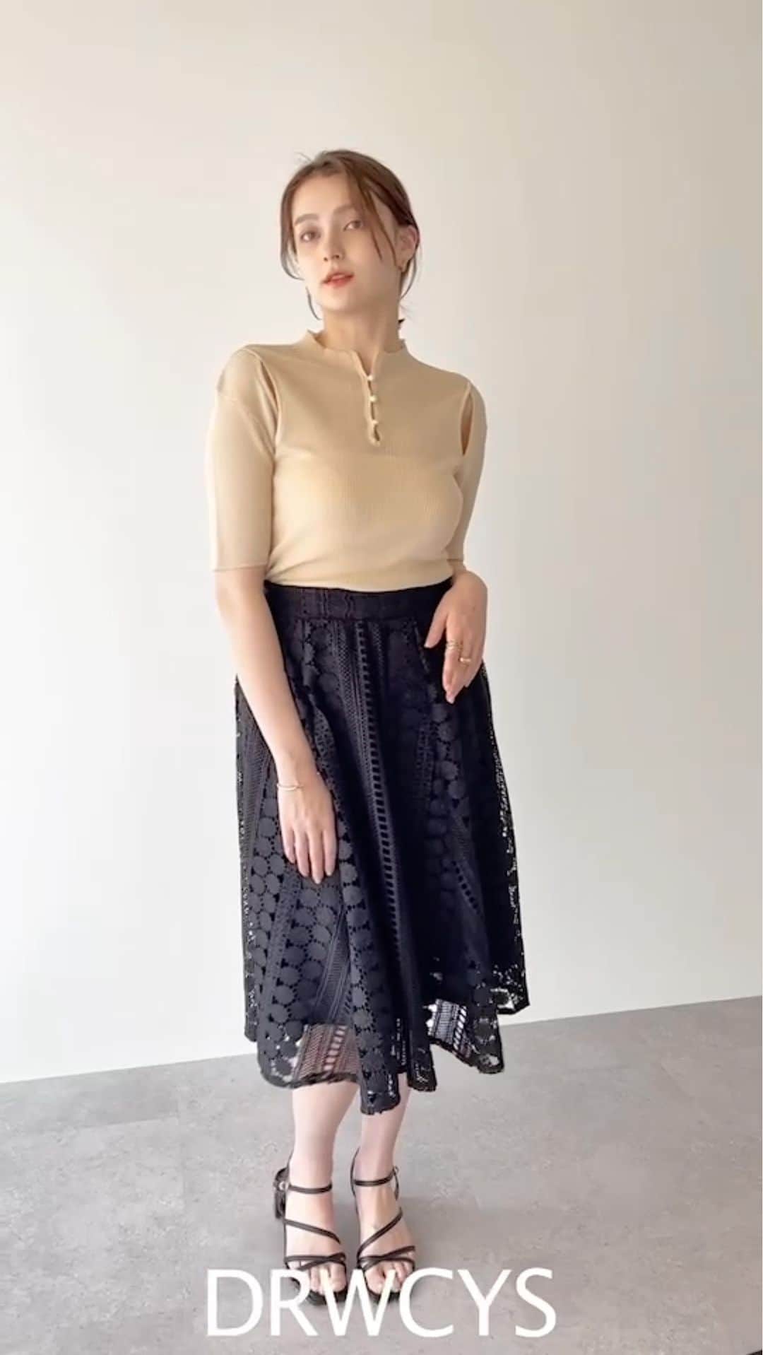 ドロシーズのインスタグラム：「.   DRWCYS 2023ss collection  ZOZOTOWNにて販売中  @drwcys_official  #drwcys  #ドロシーズ #23ss  #フェミニン  #フェミニンコーデ  #zozotown  #ゾゾタウン」