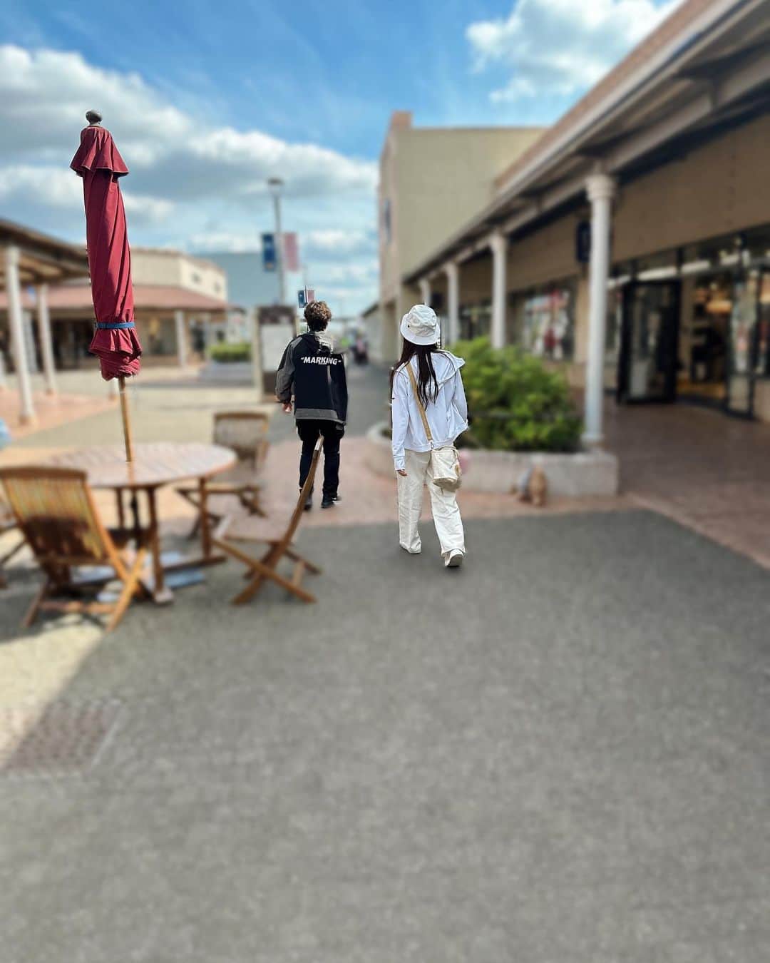 愛迫みゆさんのインスタグラム写真 - (愛迫みゆInstagram)「家族で千葉のアウトレットに行って ドッグランとか川遊びとか出来る 所に泊まってきました✨✨😋  最高の休日！！！ こぐまも大満足気でした🧸♡ 沢山お出掛けしようね✨  また頑張ります💪🔥🔥  今月は27日と31日に ちぃちゃん、あやのん生誕もあるので会えたら嬉しいな✨🍰  6月の出演情報も本日一つ告知解禁あります♡  #アウトレット #犬のいる暮らし  #こぐま。ちゃん #千葉」5月16日 16時38分 - aisakomiyu