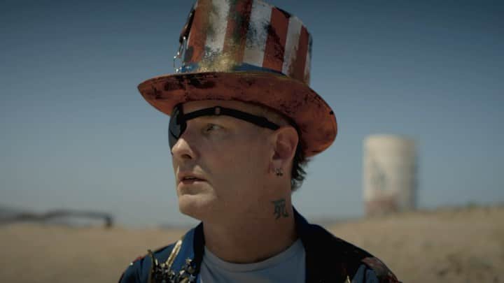コリィ・テイラーのインスタグラム：「“BEYOND” | World premiere tomorrow 5/16 at coreytaylor.com」