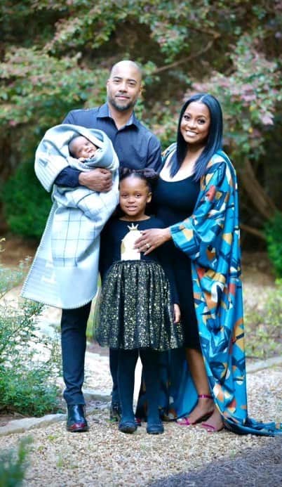 ケシア・ナイト・プリアムのインスタグラム：「@keshiaknightpulliam there are a lot of incredible mothers in the world, but  you, my love, are the best of the very best. You amaze me constantly.. The mothers, grandmothers, great-grandmothers and  aunts that step in. Thank you. All of our children are blessed to have you. Happy Mother's Day 😉😘 #KnightJames」