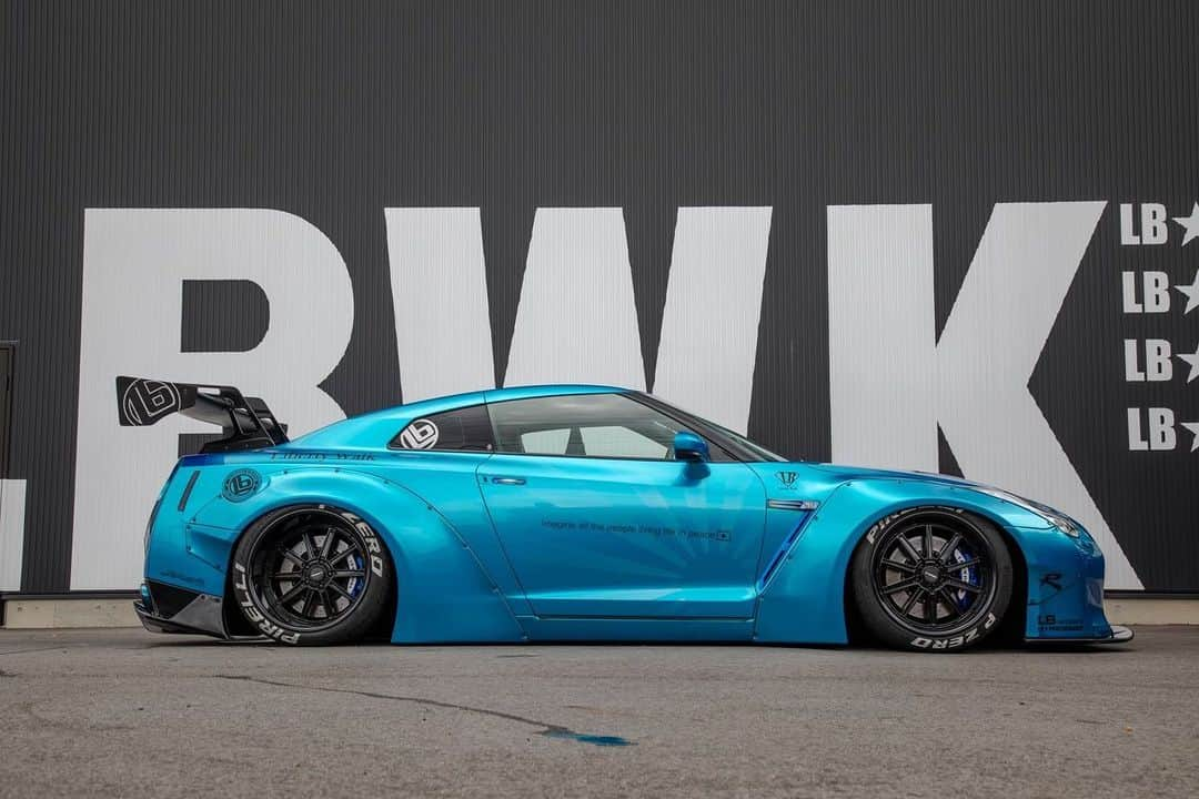 Wataru Katoさんのインスタグラム写真 - (Wataru KatoInstagram)「LIBERTY WALK LB⚡︎WORKS @nissan GTR R35 STOCK CAR @libertywalk_hakata_kohge   https://libertywalk.co.jp/hakata/ @nissanjapan  @sphere_light  #libertywalk #nissan #stockcar #forsale  #nissan #nissangtr #gtr #r35 #jdm #jdmcars  #jdmculture  #jdmlifestyle  #stance #stancenation  #widebody #skyline  #widebody #widebodykit #supercar #supercars  #gtr35 #custom  #customcar #customcarshop  #nice #drift #driftcar #ltmw #libertywalkeu」5月16日 8時31分 - libertywalkkato