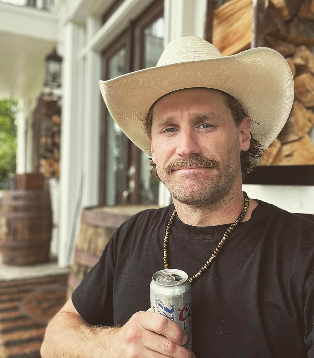 チェイス・ライスのインスタグラム：「It happened again...@rileyduckman, happy brothers day.」