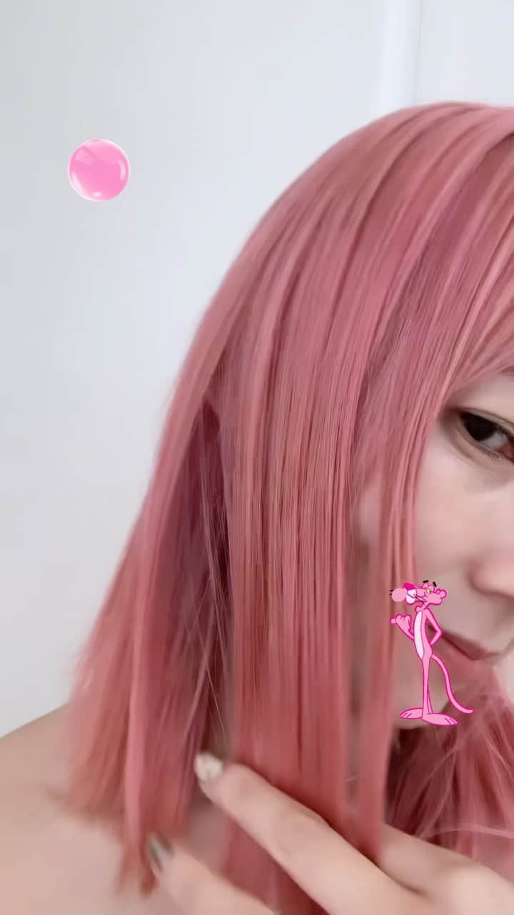三苫愛のインスタグラム：「@iroirocolors のbubble gumを使ってピンクにしました🧠 色持ちの良いピンクを研究中🧫🩷 #bubblegum #pinkhair」