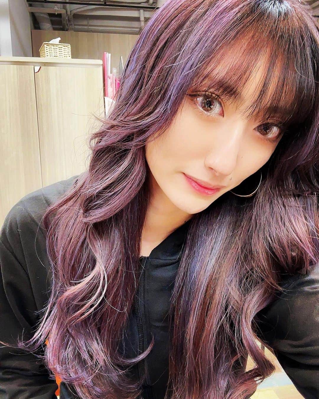 Ayanaさんのインスタグラム写真 - (AyanaInstagram)「今回はおまかせで濃い紫にしてもらった可愛すぎ🤩💜 . いつもありがとうございます🙇🏻‍♀️🙇🏻‍♀️🙇🏻‍♀️」5月16日 9時00分 - _paaaaan_