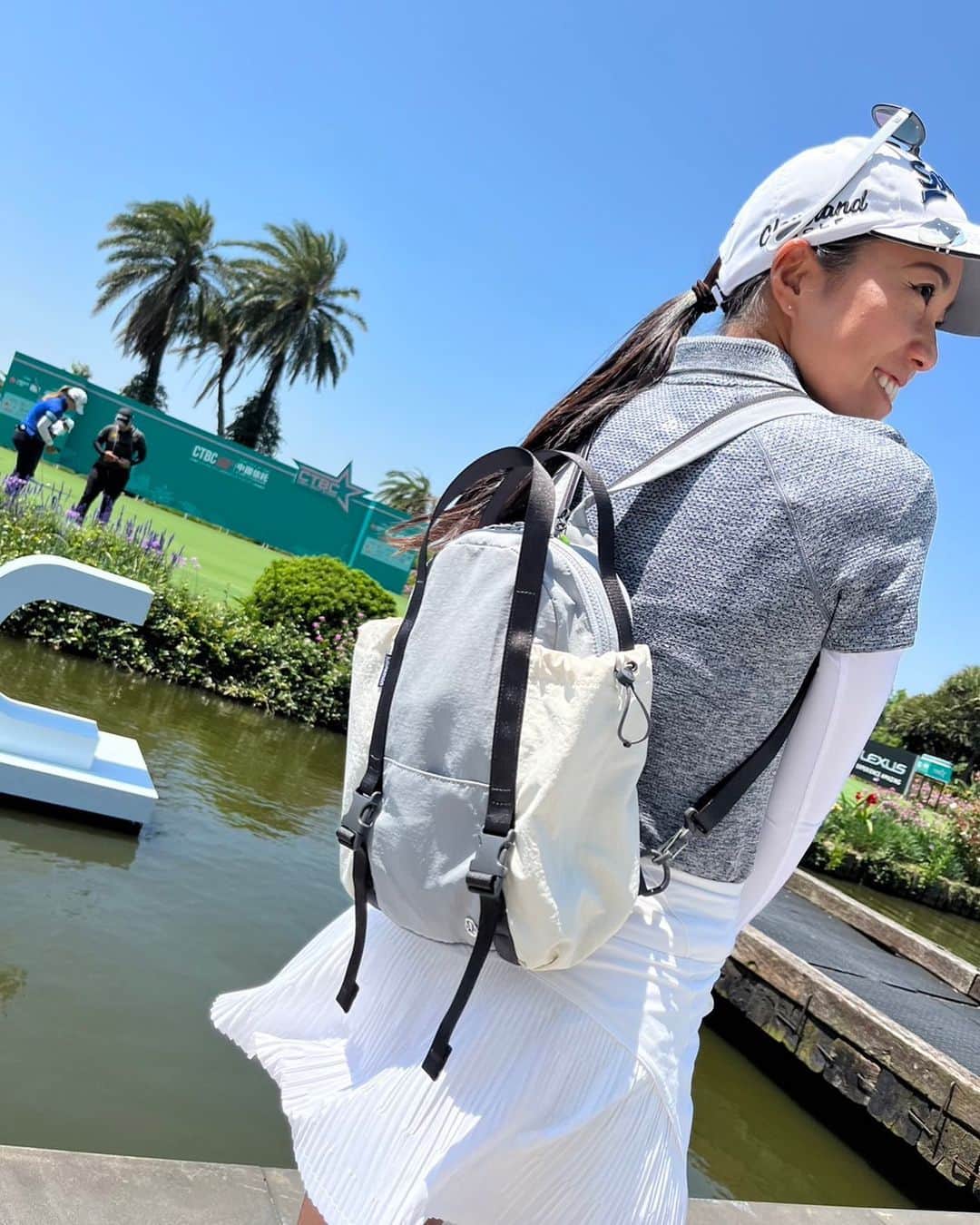 中山三奈のインスタグラム：「lulu’s bag pack on the course!😆⛳️💚  #lululemon #ルルレモン」